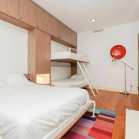 Lägenhet Warm Ample Space With Wall Beds