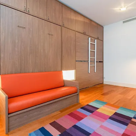 Warm Ample Space With Wall Beds Лиссабон