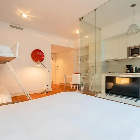 Апартаменты Warm Ample Space With Wall Beds Лиссабон