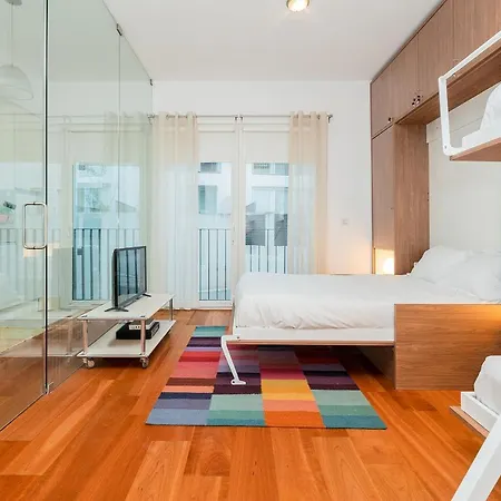 Lägenhet Warm Ample Space With Wall Beds