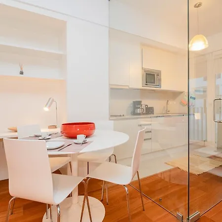 Warm Ample Space With Wall Beds * Lisboa