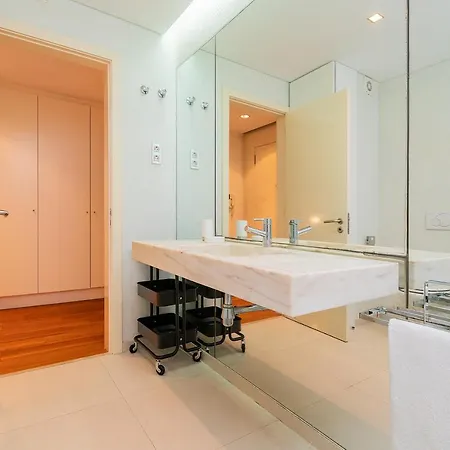 Warm Ample Space With Wall Beds Апартаменты Лиссабон