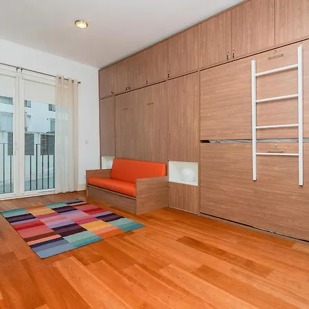 Lägenhet Warm Ample Space With Wall Beds *